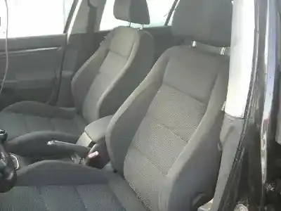 Sloopvoertuig volkswagen golf v berlina (1k1) 1.9 tdi van het jaar 2001 aangedreven bls