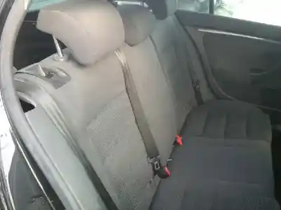 Sloopvoertuig volkswagen golf v berlina (1k1) 1.9 tdi van het jaar 2001 aangedreven bls