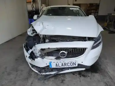 Veicolo di demolizione volvo v40 2.0 d dell'anno 2016 alimentato 