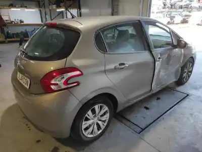 Veículo de Sucata peugeot 208 access do ano 2013 alimentado 8hr
