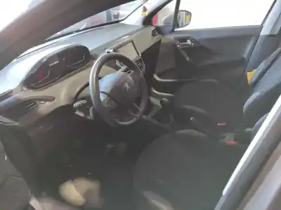 Veículo de Sucata peugeot 208 access do ano 2013 alimentado 8hr