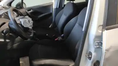 Vehicul casat peugeot 208 access al anului 2016 alimentat 8hr