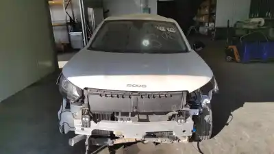 Véhicule à la ferraille peugeot 2008 (p1) active de l'année 2022 alimenté yh01