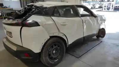 Véhicule à la ferraille peugeot 2008 (p1) active de l'année 2022 alimenté yh01
