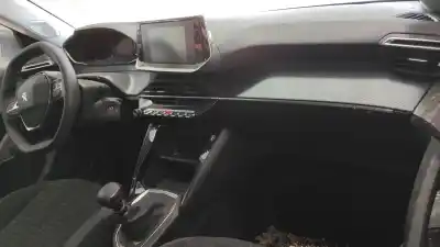 Véhicule à la ferraille peugeot 2008 (p1) active de l'année 2022 alimenté yh01