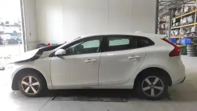 Veículo de Sucata volvo v40 kinetic do ano 2016 alimentado d4204t9
