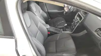 Veículo de Sucata volvo v40 kinetic do ano 2016 alimentado d4204t9