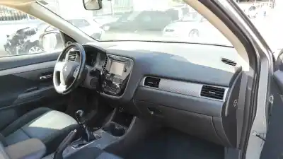 Sloopvoertuig mitsubishi outlander (gf0) motion 4wd van het jaar 2015 aangedreven 1000c812