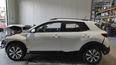 Veículo de Sucata kia stonic (ybcuv) business do ano 2023 alimentado g4lf