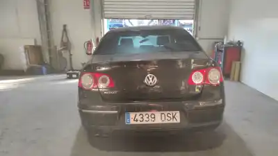 Vehículo de desguace VOLKSWAGEN PASSAT BERLINA (3C2) Advance del año 2005 con motor 