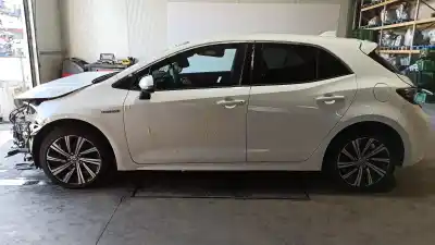 Vehicul casat toyota corolla (e21) hybrid active al anului 2021 alimentat 2zr