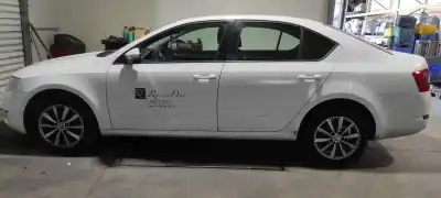 Здавання транспортного засобу skoda octavia combi (5e5) active року 2014 потужний clh