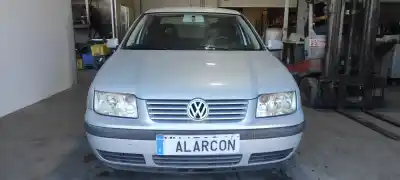 Vehículo de desguace VOLKSWAGEN BORA BERLINA (1J2)  del año 2000 con motor AGR