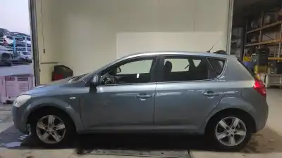 Veicolo di demolizione kia cee´d active dell'anno 2007 alimentato d4fb