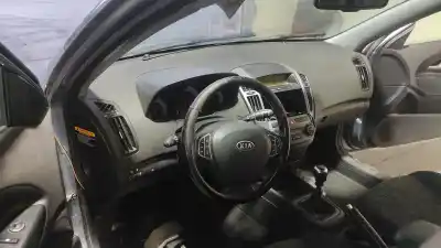 Veicolo di demolizione kia cee´d active dell'anno 2007 alimentato d4fb