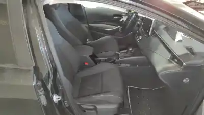 Vehicul casat toyota corolla (e21) hybrid active al anului 2022 alimentat 2zr