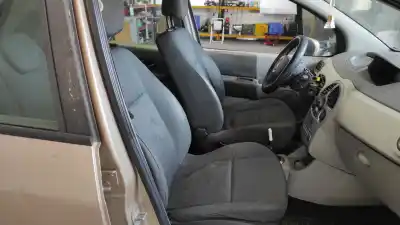 Vehicul casat renault modus fantasy al anului 2005 alimentat k4j770