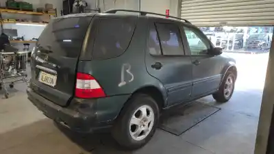 Véhicule à la ferraille mercedes-benz clase m (w163)  de l'année 2004 alimenté 112970
