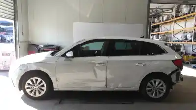 Здавання транспортного засобу skoda scala (nw) 1.0 tsi 95 cv / 70 kw року 2023 потужний 