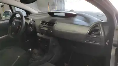 Vehicul casat citroen c4 berlina premier al anului 2005 alimentat 9hy