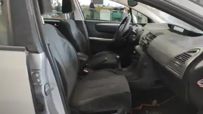 Vehicul casat citroen c4 berlina premier al anului 2005 alimentat 9hy