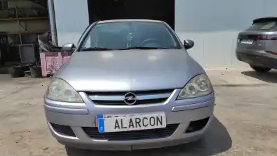 Veicolo di demolizione OPEL CORSA C  dell'anno 2005 alimentato Z13DT