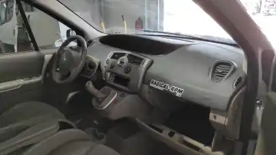Sloopvoertuig renault scenic ii grand confort authentique van het jaar 2003 aangedreven 
