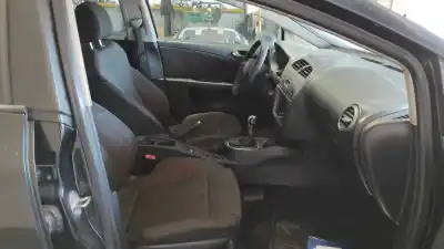 Здавання транспортного засобу seat leon (1p1) reference року 2005 потужний bkd