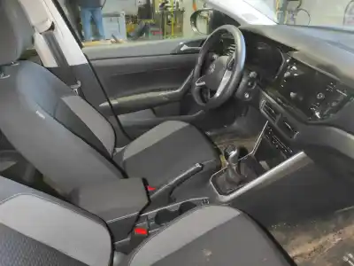 Sloopvoertuig volkswagen taigo taigo van het jaar 2024 aangedreven dus