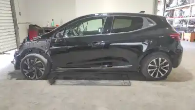 Scrapping Vehicle renault clio v e-tech hybrid of the year 2023 powered 