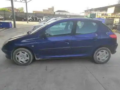Veículo de Sucata peugeot 206 berlina xt do ano 2003 alimentado 
