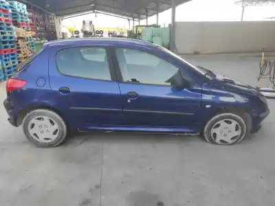Veículo de Sucata peugeot 206 berlina xt do ano 2003 alimentado 