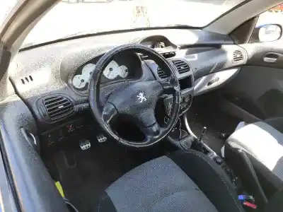 Veículo de Sucata peugeot 206 cc cc do ano 2001 alimentado rfnew10j4