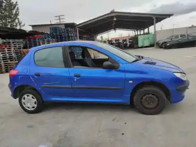 Veículo de Sucata peugeot 206 berlina xr do ano 1999 alimentado kfx
