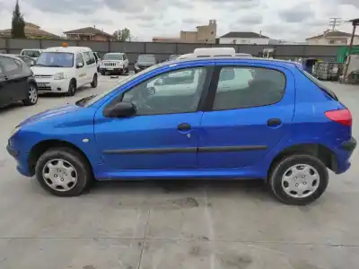 Veículo de Sucata peugeot 206 berlina xr do ano 1999 alimentado kfx