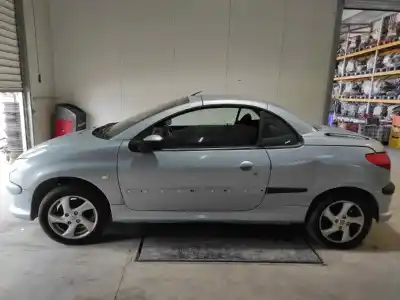 Vehicul casat peugeot 206 cc cc al anului 2002 alimentat nfutu5jp4