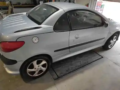 Vehicul casat peugeot 206 cc cc al anului 2002 alimentat nfutu5jp4