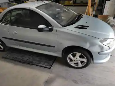 Vehicul casat peugeot 206 cc cc al anului 2002 alimentat nfutu5jp4