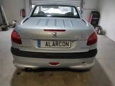 Vehicul casat peugeot 206 cc cc al anului 2002 alimentat nfutu5jp4