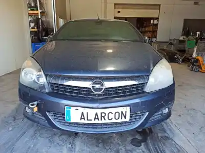 Véhicule à la ferraille OPEL ASTRA TWIN TOP Enjoy de l'année 2007 alimenté 
