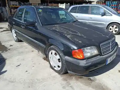 Verschrottungsfahrzeug mercedes-benz clase c (w202) berlina 180 (202.018) des jahres 2003 angetrieben 