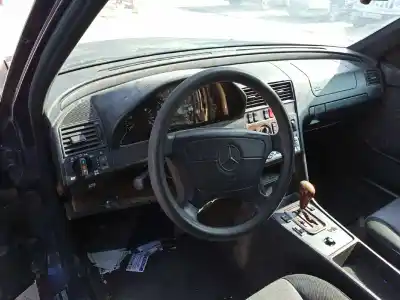 Verschrottungsfahrzeug mercedes-benz clase c (w202) berlina 180 (202.018) des jahres 2003 angetrieben 