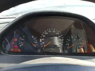 Verschrottungsfahrzeug mercedes-benz clase c (w202) berlina 180 (202.018) des jahres 2003 angetrieben 