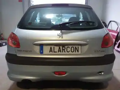 Vehicul casat peugeot 206 4-trg. xt al anului 2004 alimentat 8hx