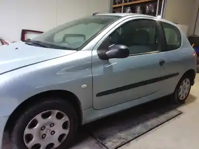Vehicul casat peugeot 206 4-trg. xt al anului 2004 alimentat 8hx