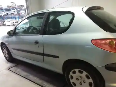 Vehicul casat peugeot 206 4-trg. xt al anului 2004 alimentat 8hx