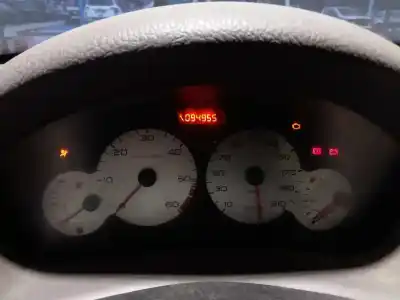 Vehicul casat peugeot 206 4-trg. xt al anului 2004 alimentat 8hx