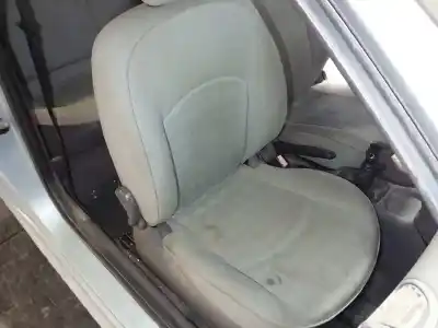 Vehicul casat peugeot 206 4-trg. xt al anului 2004 alimentat 8hx