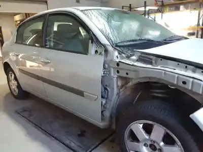 Veículo de Sucata renault megane ii berlina 5p confort authentique do ano 2004 alimentado k9k722