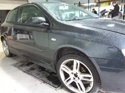 Veicolo di demolizione fiat                                               stilo multi wagon (192)                                                                                                                                                                                                                                    1.6 16v                                                                                                                                                                                                                                                    dell'anno 2005 alimentato 182b6000